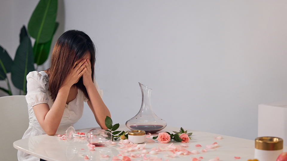 夫妻生气闹离婚律师能帮助调解吗？