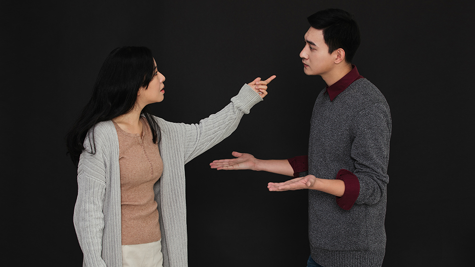 “家暴”被外国警方刑拘，如何靠律师打了个漂亮的翻身仗？